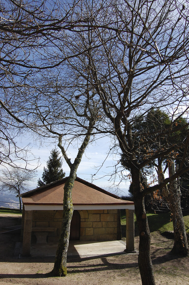 Miradoiro Herville Ermida da Virxe das Neves 3 768x1155