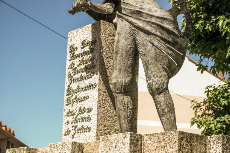 Gondomar Escultura DiegoSarmientoDeAcuna 3 768x512